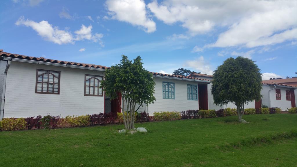 Hosteria Rosa Blanca Puembo Exterior photo