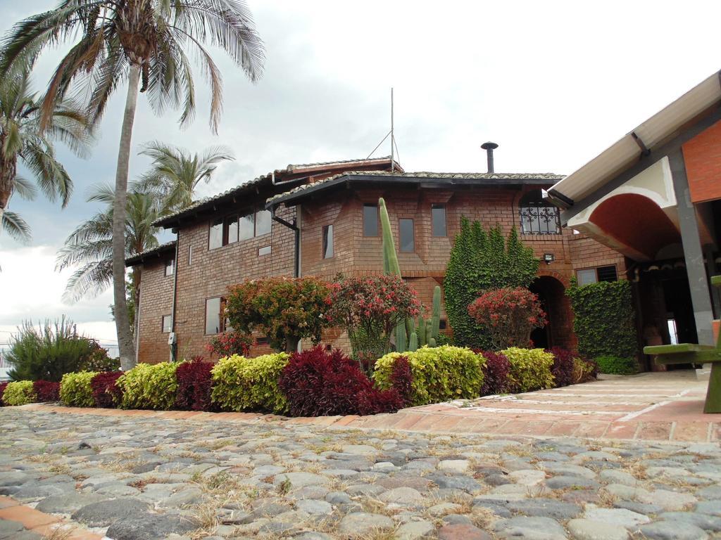 Hosteria Rosa Blanca Puembo Exterior photo