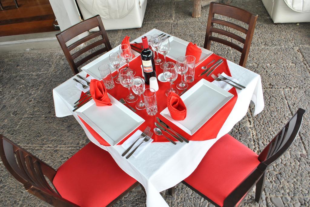 Hosteria Rosa Blanca Puembo Exterior photo